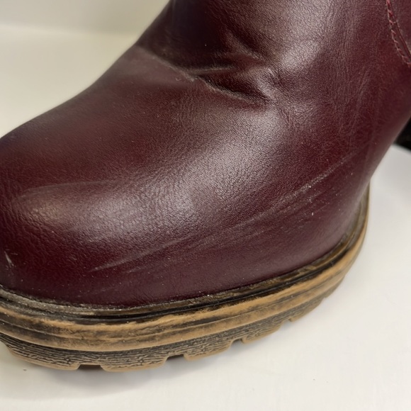 Bamboo stacked heel faux leather ankle boots booties. Size 7.5 - Picture 8 of 14